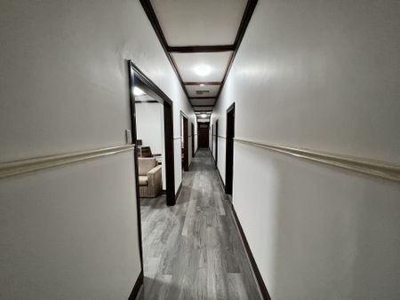 Furnished 3 Bed Apartment - Photo 2