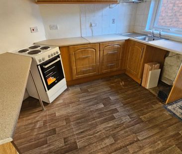 2 bed Terraced - To Let - Photo 5