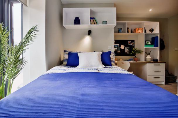 Classic 6-Bed Shared House - Balcony - Photo 1