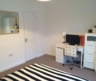 Burnt Oak Terrace - Photo 3