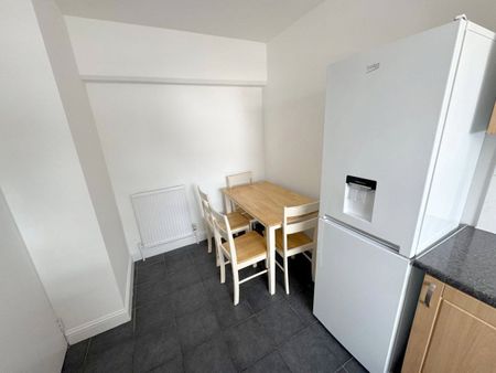 Watford Way, NW7, London - Photo 2