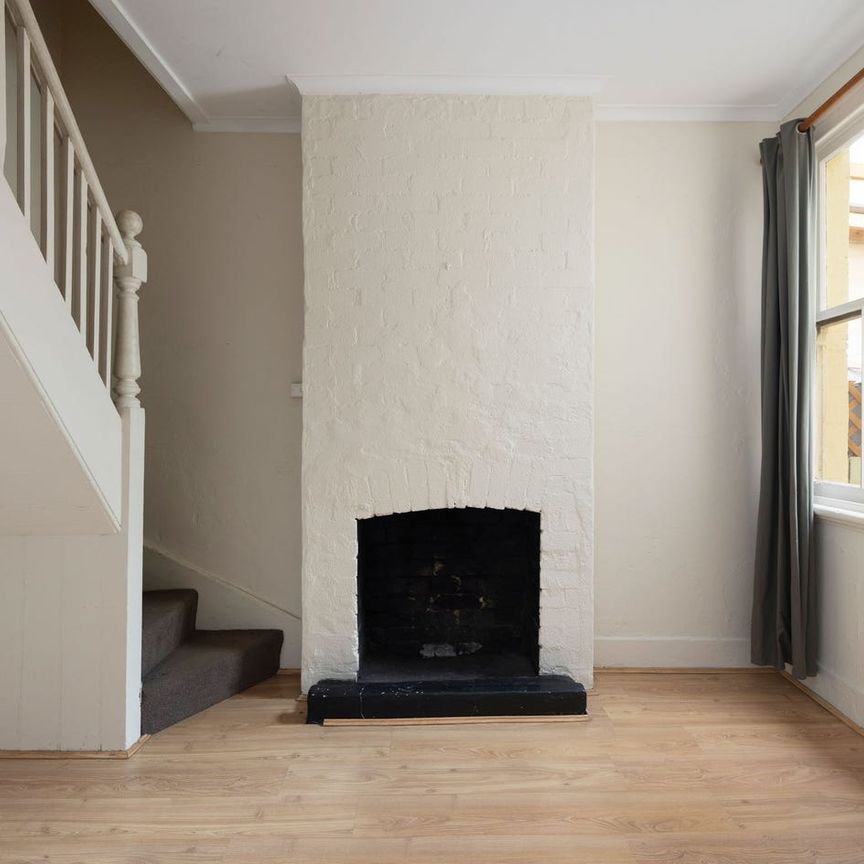 Effortless inner-city terrace living in heart of area - Photo 1