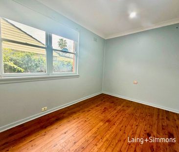 Comfortable three-bedroom home close to amenities - Photo 3