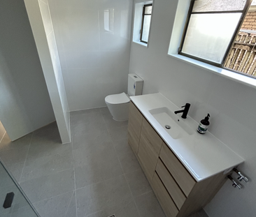 Freshly Renovated 2 Bedroom Home - Photo 4