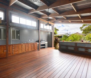 Three bedrooms with outdoor kitchen & entertaining - Photo 4