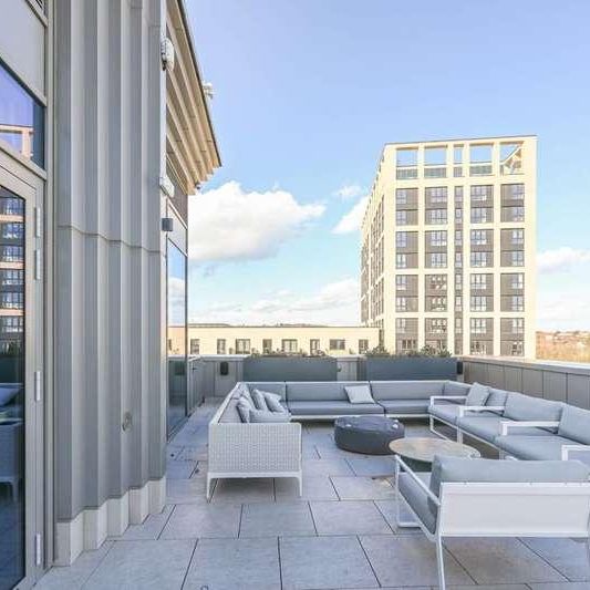 Greenford Quay, Greenford, UB6 - Photo 1