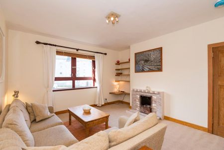 3 bedroom flat to rent - Photo 2