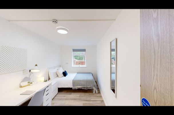 Room in a Shared Flat, Russell St, NG7 - Photo 1