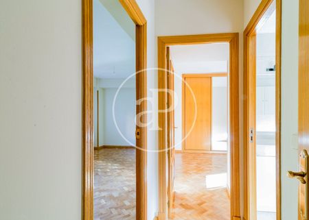 Flat for rent in Plaza Juan Antonio Suanzes. - Photo 2