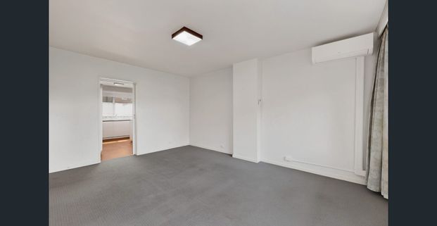Renovated 2-Bedroom Apartment in Prime Hawthorn Location - Photo 1