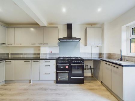 3 bedroom semi-detached house to rent - Photo 3