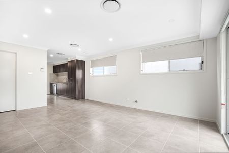 Modern & Sophisticated Home - Photo 3