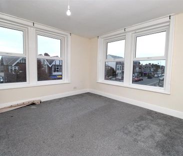 3 bedroom flat to rent - Photo 6