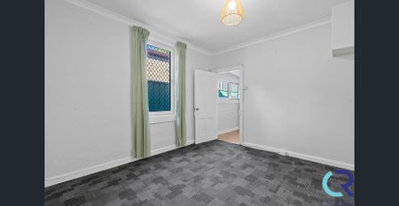 SINGLE STORY 3 BEDROOM - Photo 2