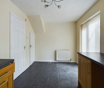 Semi-detached house to rent on - Photo 2