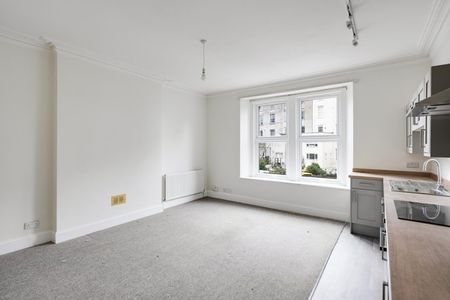 1 Bed Flat - Photo 2