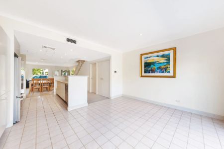 Stylish Terrace-Style Townhouse with Double Garage & Loft Retreat - Photo 4