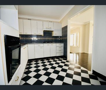 5 Bedroom Home Located in Lethbridge Park! - Photo 6