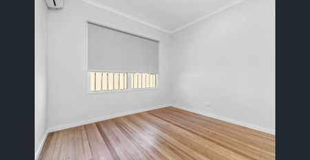 Freshly renovated 3 bedroom home - Photo 3