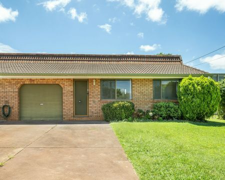 Bright, fresh Unit in Quiet Cul-de-sac - Photo 4