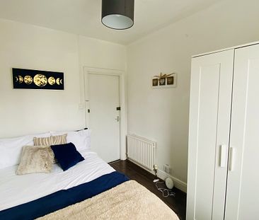 Fantastic 5 double Bedroom student house just off Ecclesall Road - Photo 2