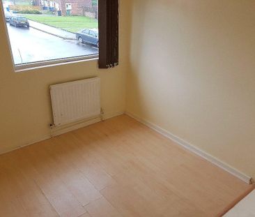 3 bedroom end of terrace house to rent - Photo 3