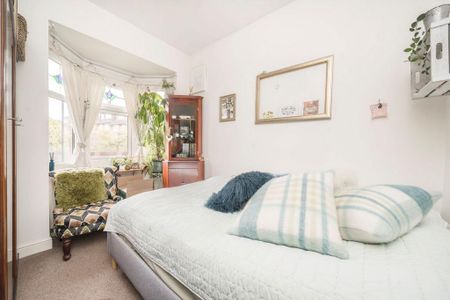 4 bedroom semi-detached house to rent - Photo 3