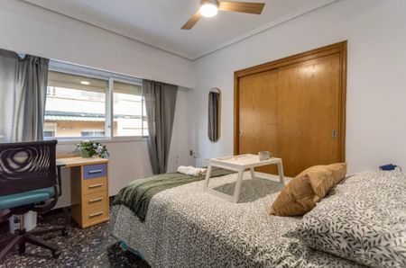 Gran Vía de Fernando el Católico, Valencia, Valencian Community 46008 - Photo 4