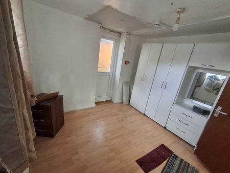 1 Bed Flat, Green Street, E7 - Photo 2