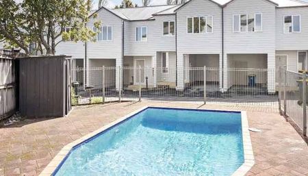 3 bedroom townhouse for rent - Photo 2