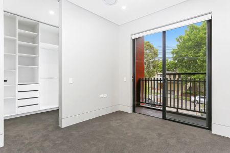 Luxury Townhouse with Northerly Aspect in Boutique Complex - Photo 2