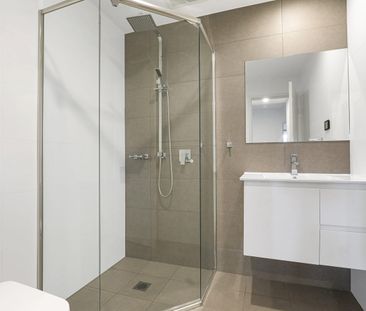 Modern Fully Furnished 2 bedroom Apartment - Photo 6