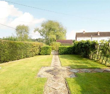 Attractive detached five bedroom period family house with delightfu... - Photo 2