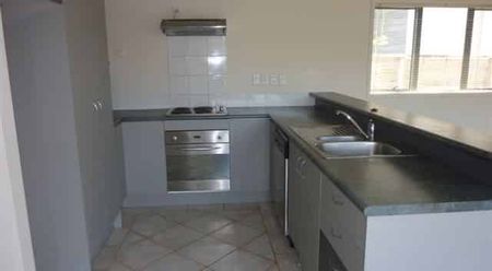 Modern 3-Bedroom Townhouse in Secure Complex! - Photo 2