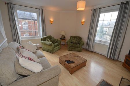 4 bedroom end of terrace house to rent - Photo 3