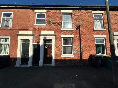2 bedroom terraced house to rent - Photo 4
