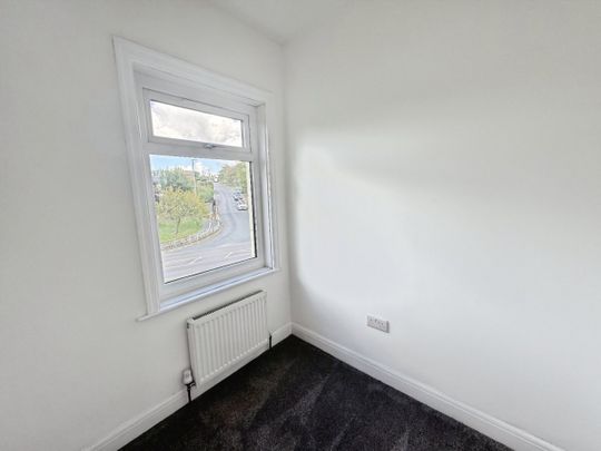 Whitehall Road, Cleckheaton, BD19 - Photo 1