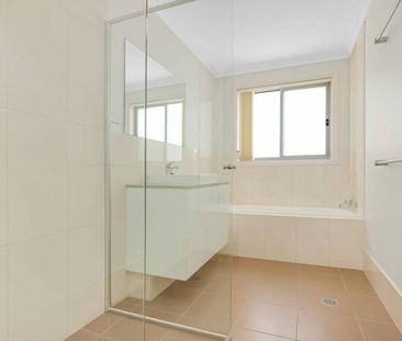 Fully furnished and low maintenance - Photo 6