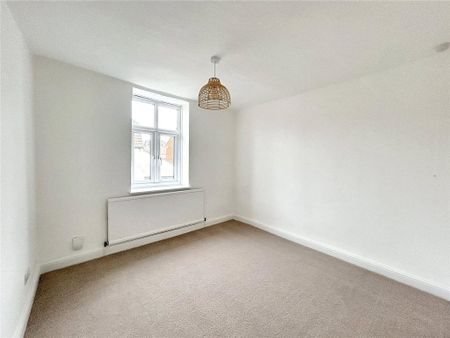 2 bedroom end of terrace house to rent - Photo 2