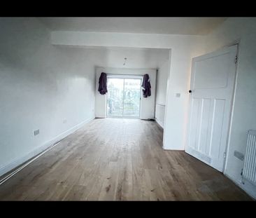 3 Bed Terraced House, Pembroke Avenue, LU4 - Photo 1