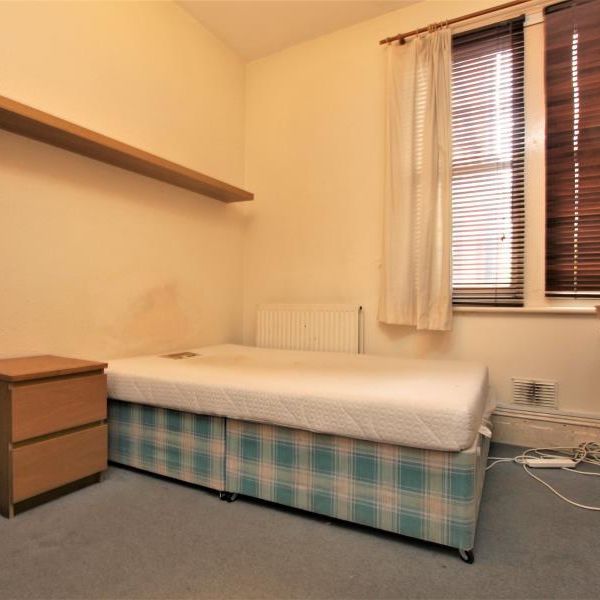 1 bedroom in a house share to rent - Photo 1