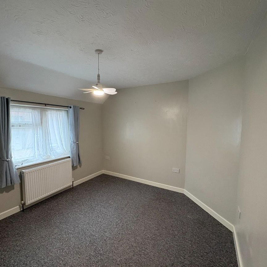 Gorse Hill, Fishponds - Photo 1