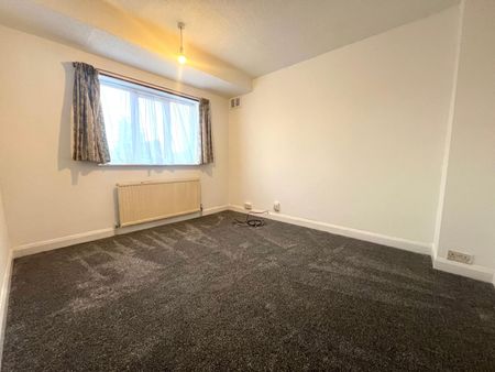 Warner Close, Harlington, Hayes, UB3 5LG - Photo 2