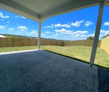 Low Maintenance 2 bed Duplex with HUGE yard! - BREAK LEASE - Photo 3