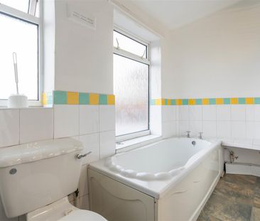 3 bed apartment to rent in Kenton Road, Newcastle Upon Tyne, NE3 - Photo 1