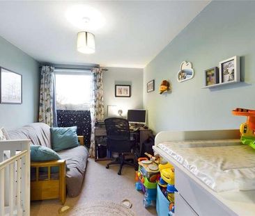 Commonwealth Drive, Three Bridges, Crawley, West Sussex, RH10 - Photo 4