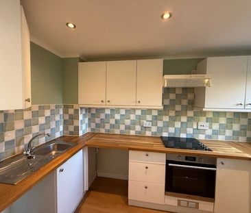 Field Close - Photo 5