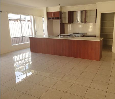 Spacious family home! - Photo 2