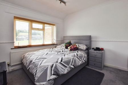 3 bedroom House To Let Total Size: 785 SQ FT - Photo 4