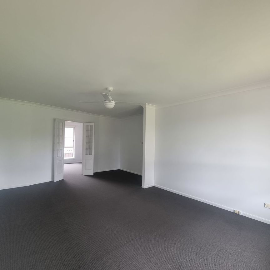 Three bedroom Family Home - Photo 1